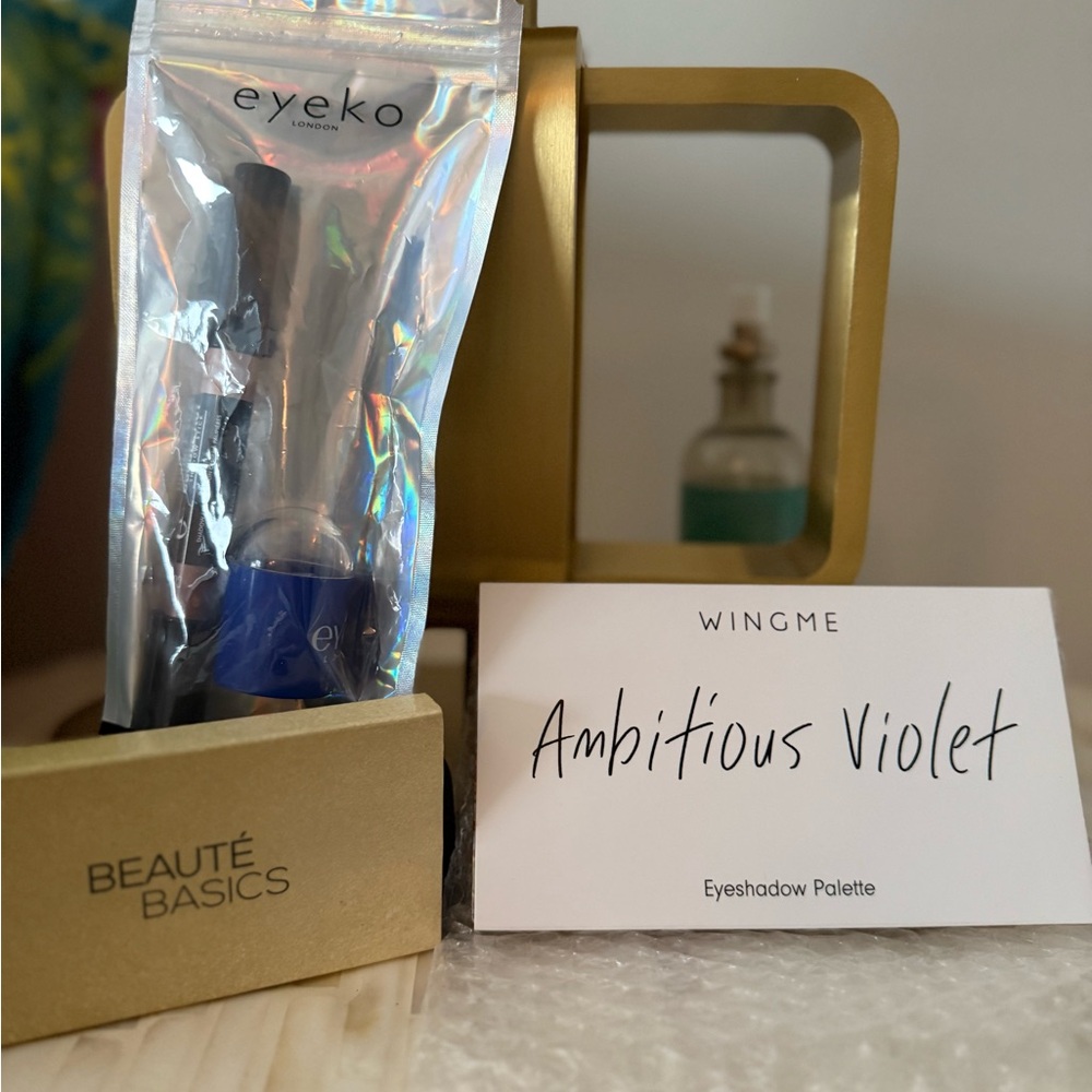 Eyeshadow & Highlighter Make Up Set - Brand New